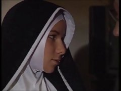 हंगरी से जूलिया टेलर