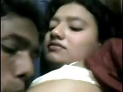 देसी भाभी स्तन चूसा