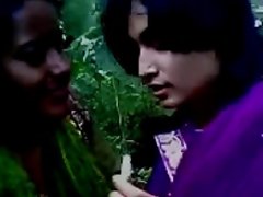एमेच्योर भारतीय लड़कियों चुंबन