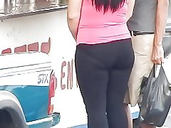 Culoncita में काली लाइक्रा और अमीर cameltoe