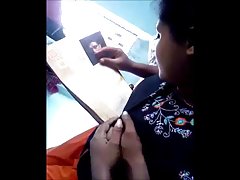 22 गर्म चाची स्तन प्रेस