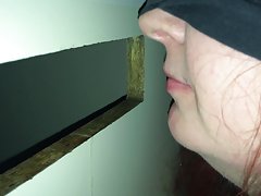 पत्नी बेकार है मुर्गा स्तन चूसा और सह चेहरे gloryhole पर हो जाता है