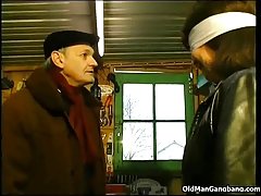 एक कार्यशाला में आंखों पर पट्टी भाड़ में जाओ