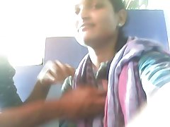 Mallu युगल कैफे में