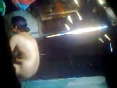 भारतीय चाची पड़ोसी द्वारा उजागर nudebath