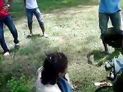 Tharki चाचा किशोर लड़की के साथ पकड़ा