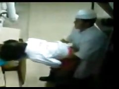 विवाहित फूहड़ जमा प्रबंधक के साथ पकड़ा