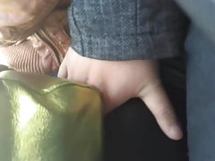 महिला के पैर bus(part2) पर टटोलना