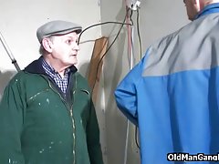 काम पर पागल त्रिगुट