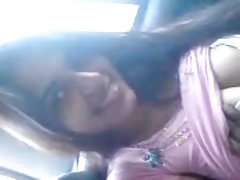 में कार और बी. जे. bf साथ देसी सुंदर लड़की