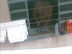 मेरे पड़ोसी की बेटी अधिनियम में पकड़ा